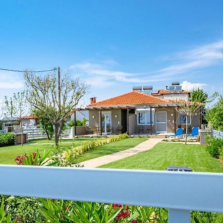 Azzurro Seafront Houses Nea Kallikrateia Екстериор снимка