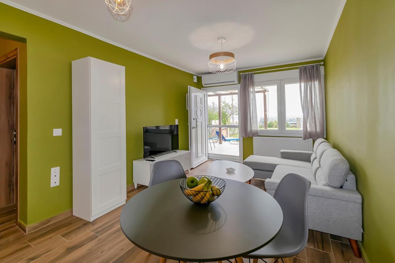 Azzurro Seafront Houses Nea Kallikrateia Екстериор снимка