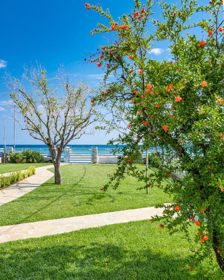 Azzurro Seafront Houses Nea Kallikrateia Екстериор снимка